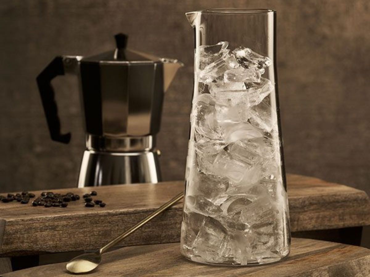 viên đá bán nguyệt được sản xuất từ máy làm đá bán nguyệt TurboGold TGI-220S